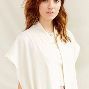 NWOT Urban Renewal Ivory Medium/Large Sleeveless Gauze Kimono Jacket